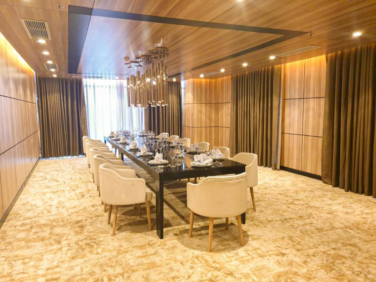 โรงแรมไดมอนด์ สตาร์ เบน เจ Ben Tre ภายนอก รูปภาพ A private dining room at the restaurant