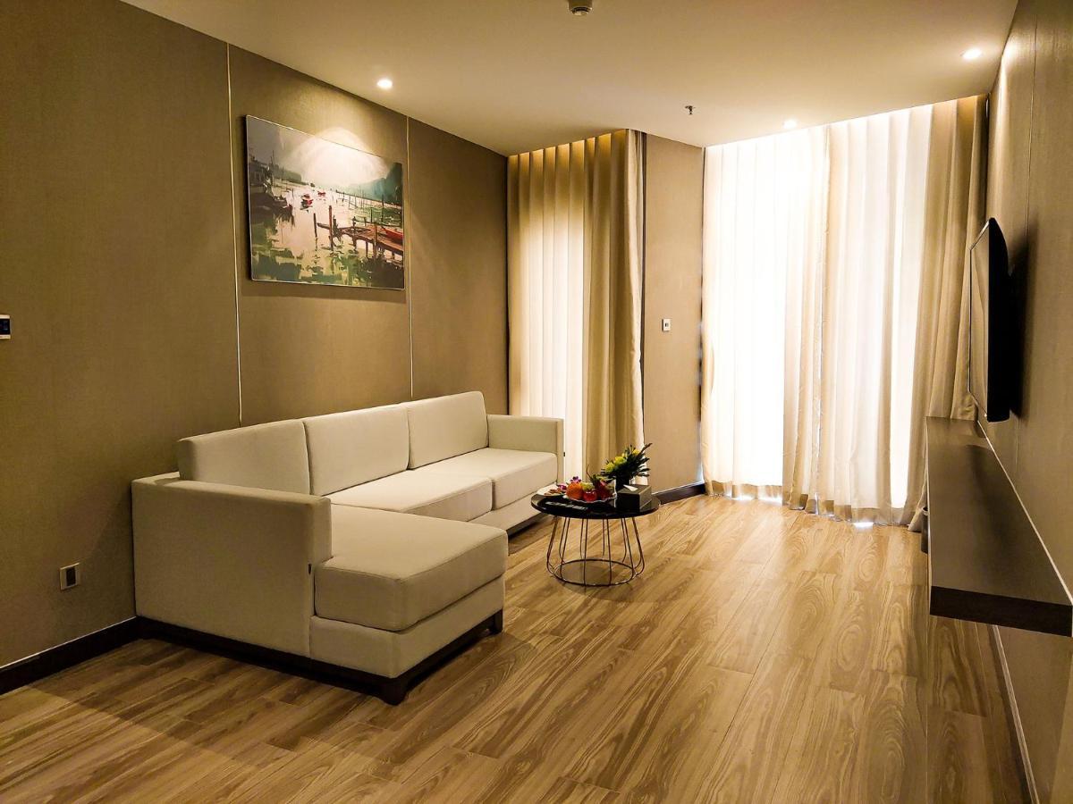 โรงแรมไดมอนด์ สตาร์ เบน เจ Ben Tre ภายนอก รูปภาพ A living room with vinyl flooring