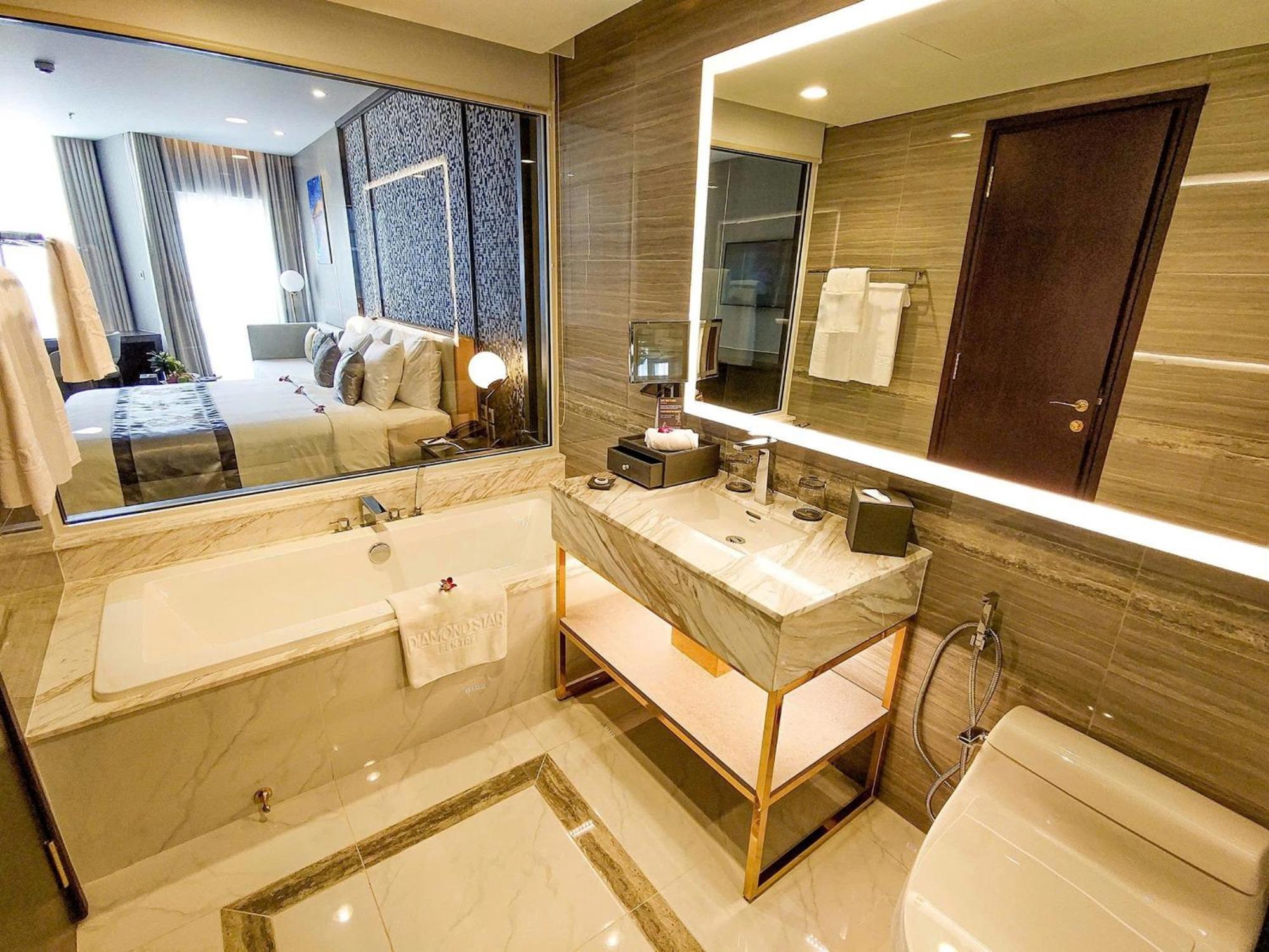 โรงแรมไดมอนด์ สตาร์ เบน เจ Ben Tre ภายนอก รูปภาพ Bathroom